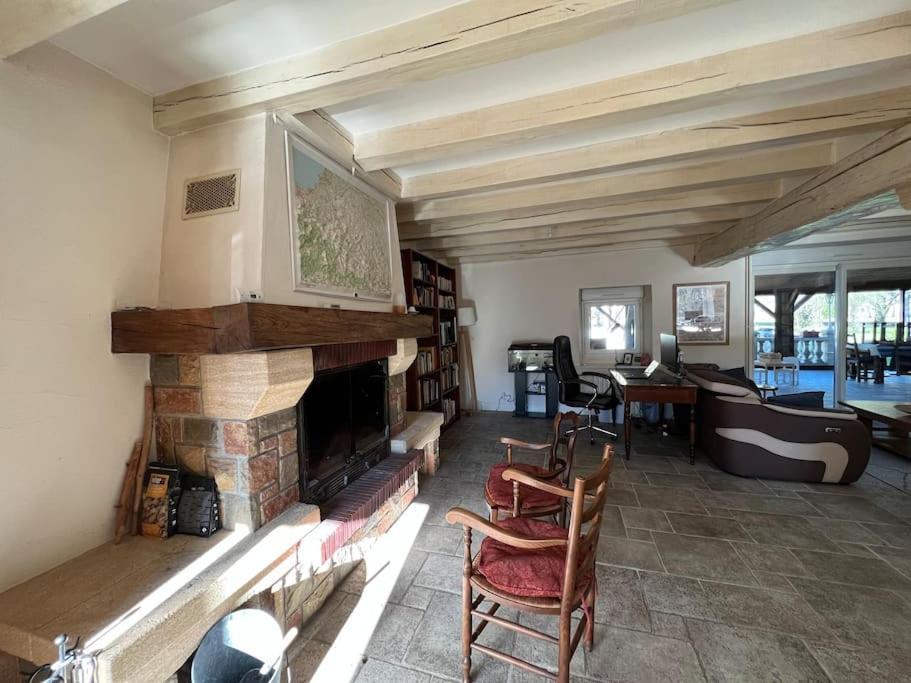Le Cabaret Paisible Avec Piscine Villa Montierchaume Exteriör bild